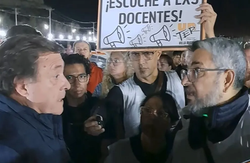El gobernador Weretilneck mantuvo diálogo con docentes y dirigentes de Unter en la noche del miércoles en Regina.
