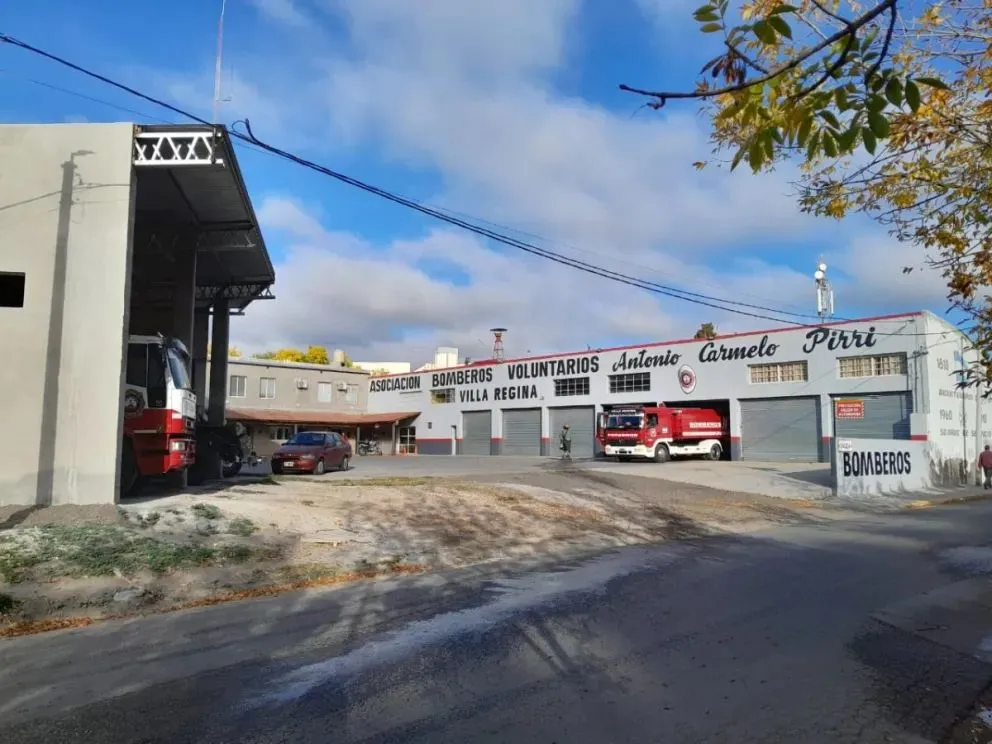 Un total  de nueve bomberos concurrieron al llamado. Foto LCR (archivo).