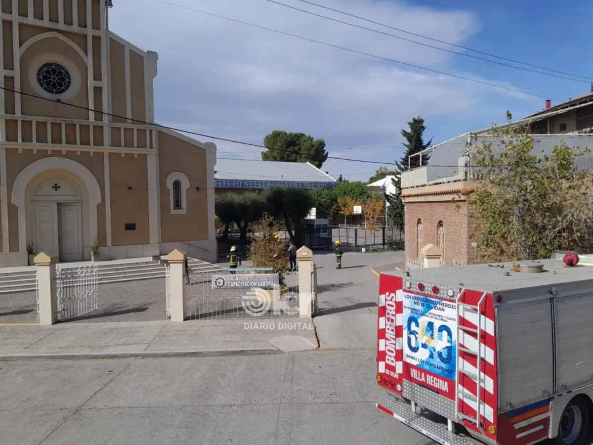 Se interrumpi&oacute; el tr&aacute;nsito en calle Art&eacute;mides Zatti. Foto LCR.