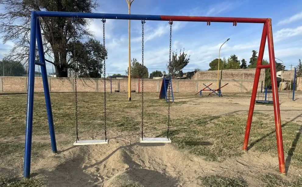 Esta semana se detectó la vandalización de uno de los juegos infantiles instalados en la plaza del barrio Ventura. Foto: gentileza