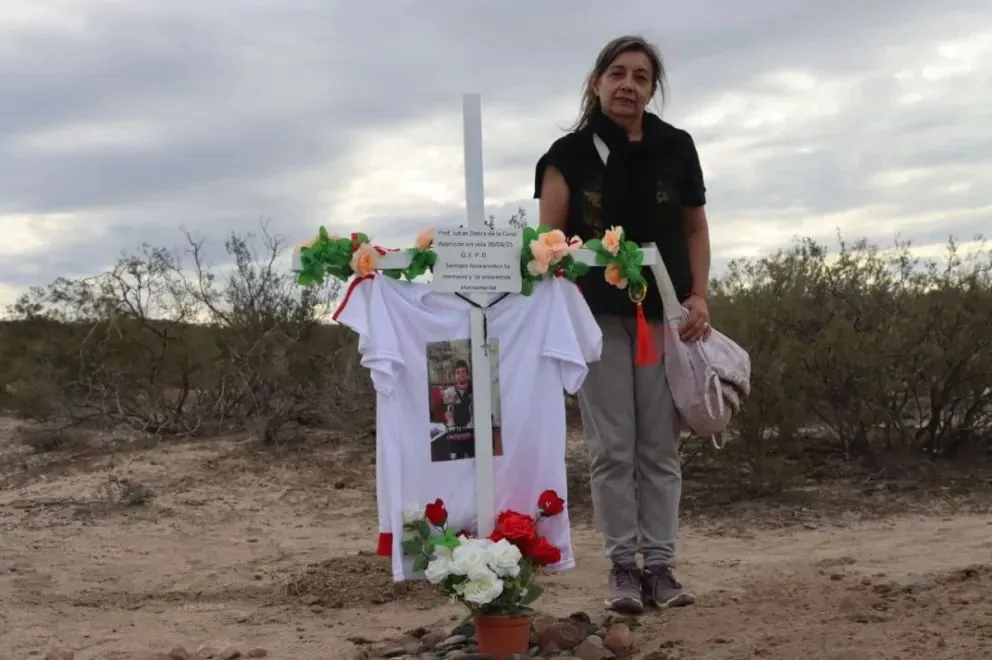 Mónica honró la memoria de su hijo en la zona norte de Roca. Foto Tania Domenicucci - ANR