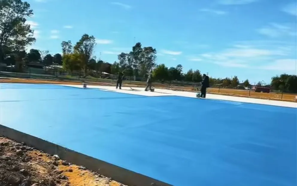 El playón de deportes entró en su etapa final de trabajos para una próxima inauguración. Foto: gentileza