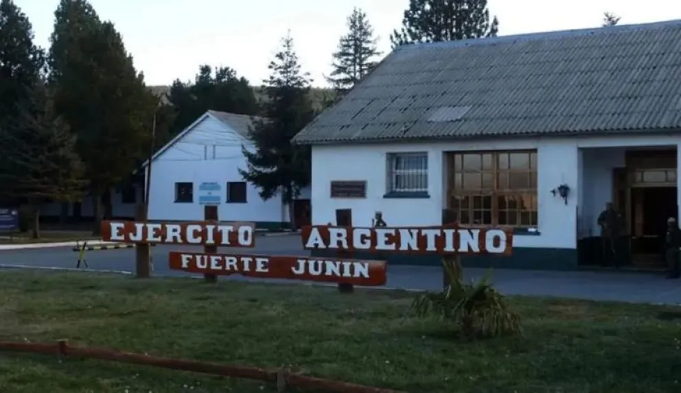 Evelyn se tiene que presentar el 15 de mayo en el cuartel del Ejército Argentino en Junín de los Andes y necesita contar con la indumentaria exigida. Foto: gentileza
