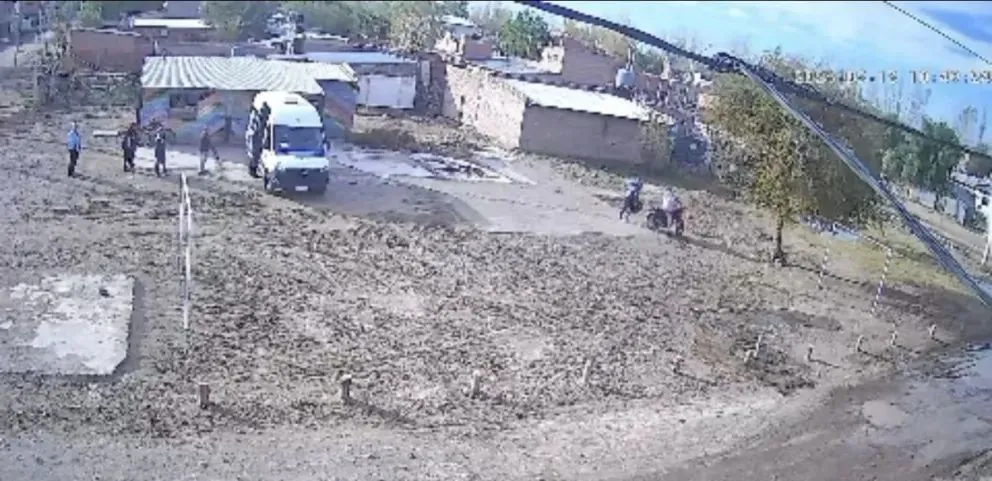 Los delincuentes abandonaron el pesado equipo eléctrico en plena calle/ imagen gentileza