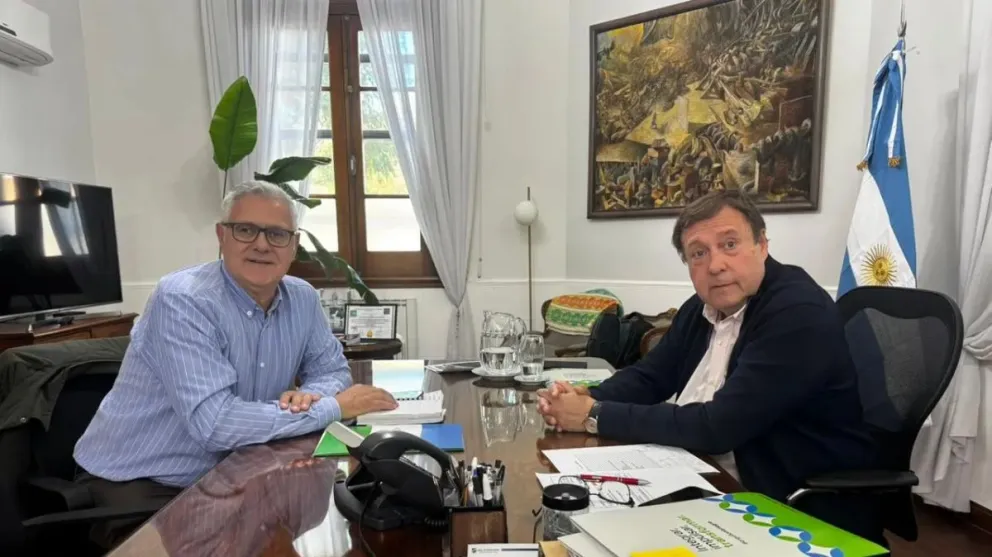 Jornada de trabajo entre el Gobernador de Río Negro, Alberto Werteilneck, y el Intendente de Jacobacci, José Mellado. Foto Gobierno RN.