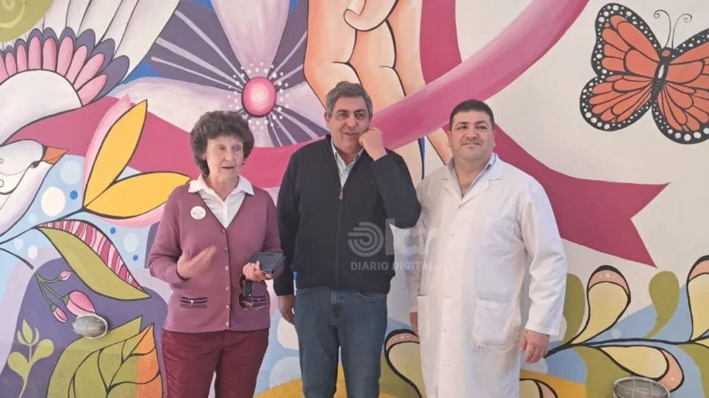 Silvana Pancani, presidenta de Fundación Vivir; Demetrio Thalasselis, ministro de Salud de Río Negro; y Pablo Suárez, director del Hospital. Foto: gentileza