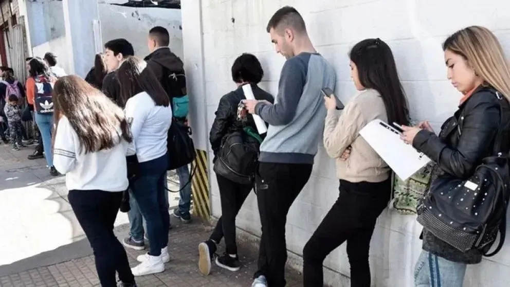 Aunque todavía no comenzó a debatirse en comisiones, el proyecto ya abrió la discusión sobre las dificultades que enfrentan quienes buscan ingresar al mercado laboral por primera vez. Foto gentileza