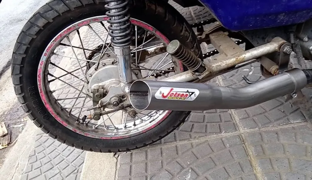 Provocar ruidos molestos por el uso de escapes libres, quedó prohibido en Chichinales que retendrá motos y aplicará multas. Foto: web
