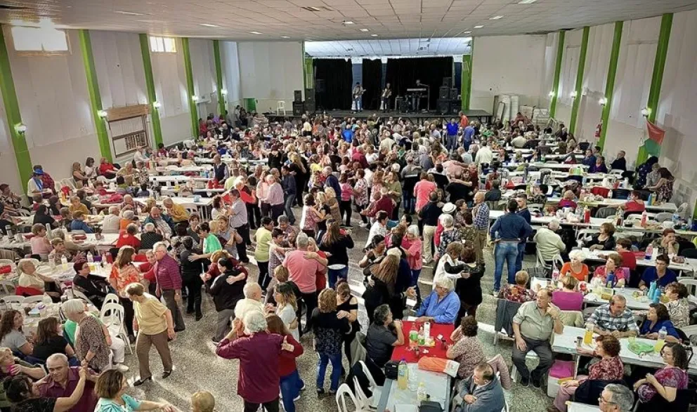 Muchas actividad divertidas y un gran baile esperan a todas las personas mayores que se sumen al Abuelazo en Huergo. Foto: archivo