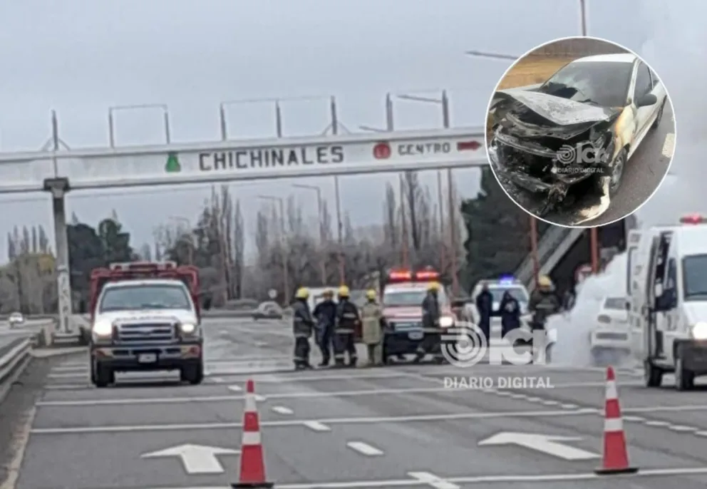 El Peugeot 207 circulaba con destino a Regina hasta que comenzó a incendiarse por un desperfecto mecánico. Foto gentileza.