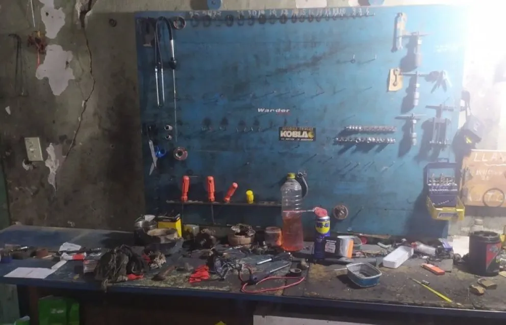 Un panorama desolador se encontró el propietario del taller mecánico con el robo de llaves tubo y herramientas eléctricas. Foto: gentileza