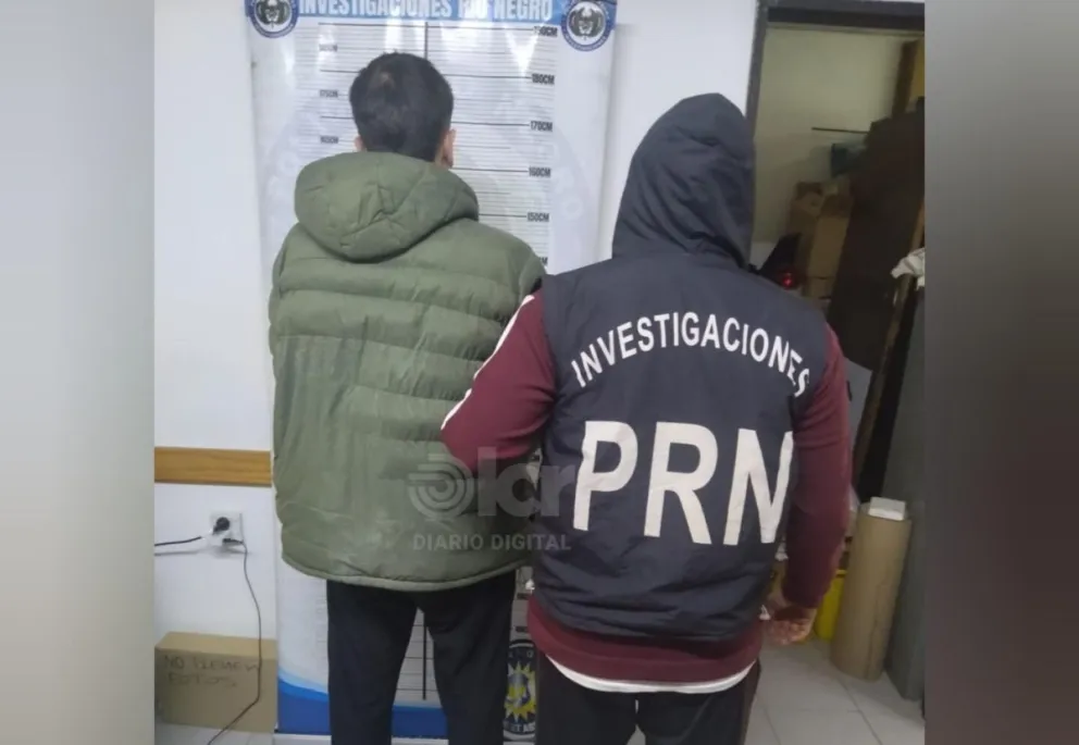 La detención se produjo el martes a la noche, ayer le formularon cargos y le dictaron prisión preventiva. Foto Policía RN.
