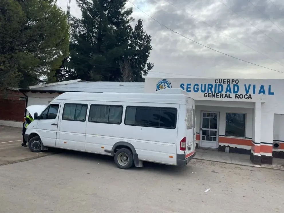 La camioneta Mercedes Benz Sprinter que conducía el hombre con la licencia vencida. Foto: Policía de Río Negro