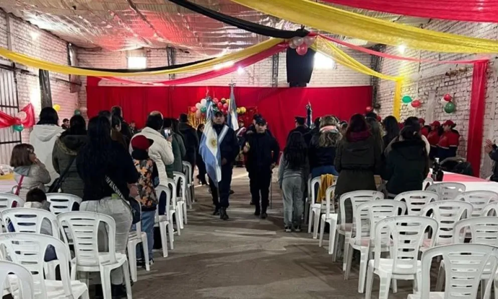 Con reconocimiento a la labor que realizan todos los días se conmemoró el Día del Bombero en Chichinales. Foto: gentileza
