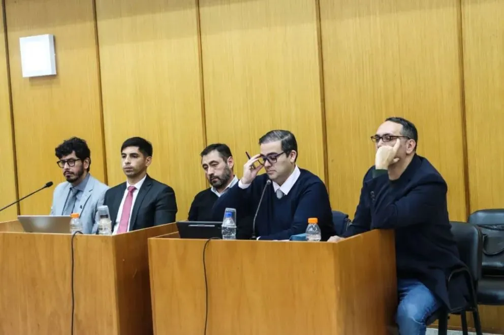 Román y Ocampo durante la audiencia realizada este miércoles en los Tribunales de Roca. Foto: Tania Domenicucci.