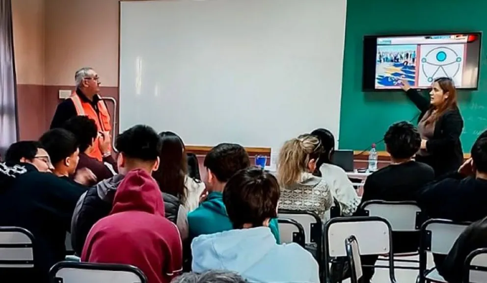 Alumnos de primero a sexto año del CET 18 recibieron capacitación en Educación Vial. Foto: gentileza