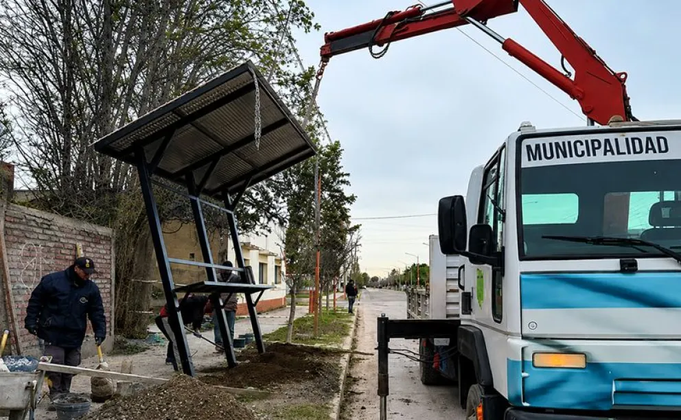 Esta semana se colocó la garita para que los vecinos que usan colectivos puedan esperarlos a resguardo. Foto: gentileza