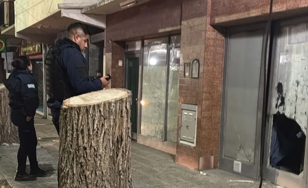 El ladrón ingresó tras romper un vidrio y sorprendió a la mujer de 72 años mientras dormía, fue detenido por la policía. Foto: gentileza