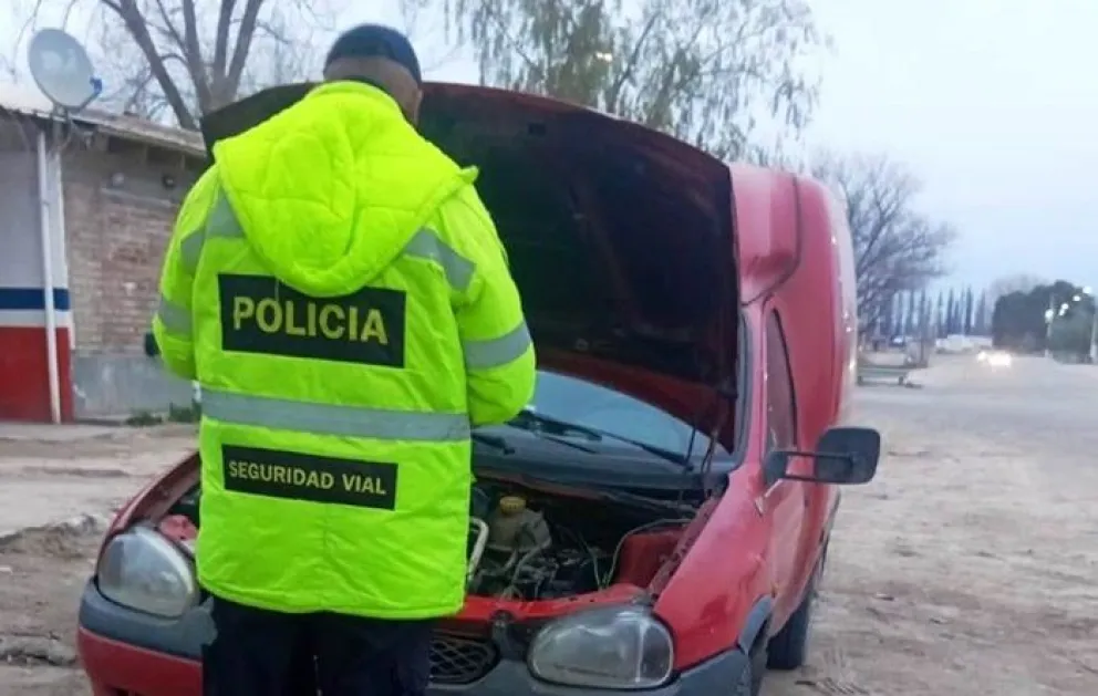 El conductor intentó evadir un control de la policía, manejaba sin registro y en una camioneta con pedido de secuestro. Foto: gentileza
