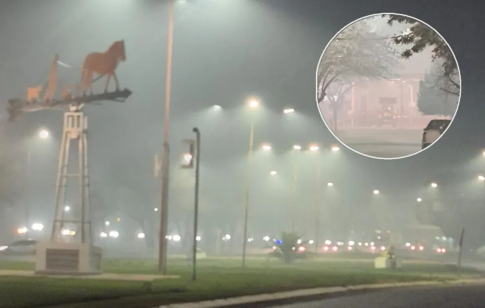 Desde minutos antes de las 21 el humo ya podría apreciarse y sentirse en la zona céntrica y la ruta. Foto gentileza.