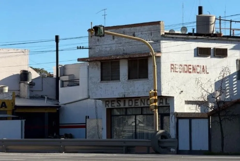 La reparación en el semáforo de España y Ruta 22 se hará el lunes. Foto Municipio VR.