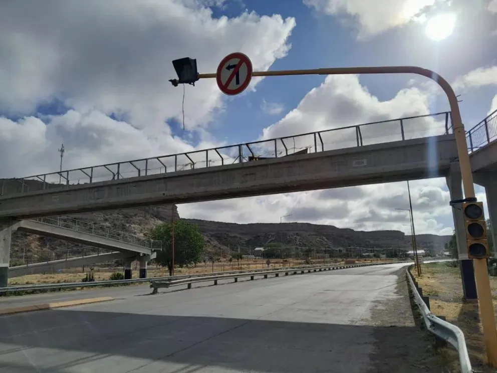 En el choque de noviembre se produjo un cortocircuit&oacute; que da&ntilde;&oacute; dos plaquetas en el sem&aacute;foro de Gral. Paz. Foto Cristian C&oacute;rdoba.