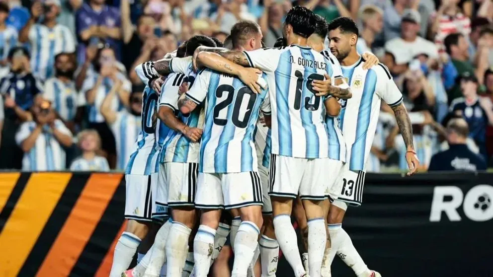Giuliano Simeone será titular en la Selección Argentina, que buscará frente a Inglaterra un lugar en la final del Mundial 2026. Foto: AFA.