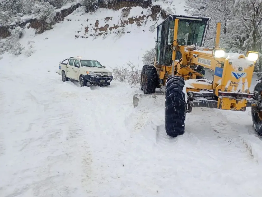 Las rutas de Río Negro que requieren 4x4 y extrema precaución por la nieve. Fotos gentileza.