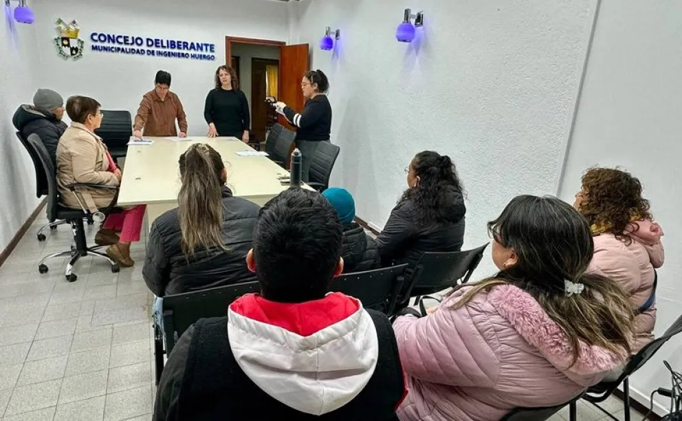 La semana pasada se firmaron los convenios entre el municipio y vecinos por la ampliación de la red de cloacas. Foto: gentileza