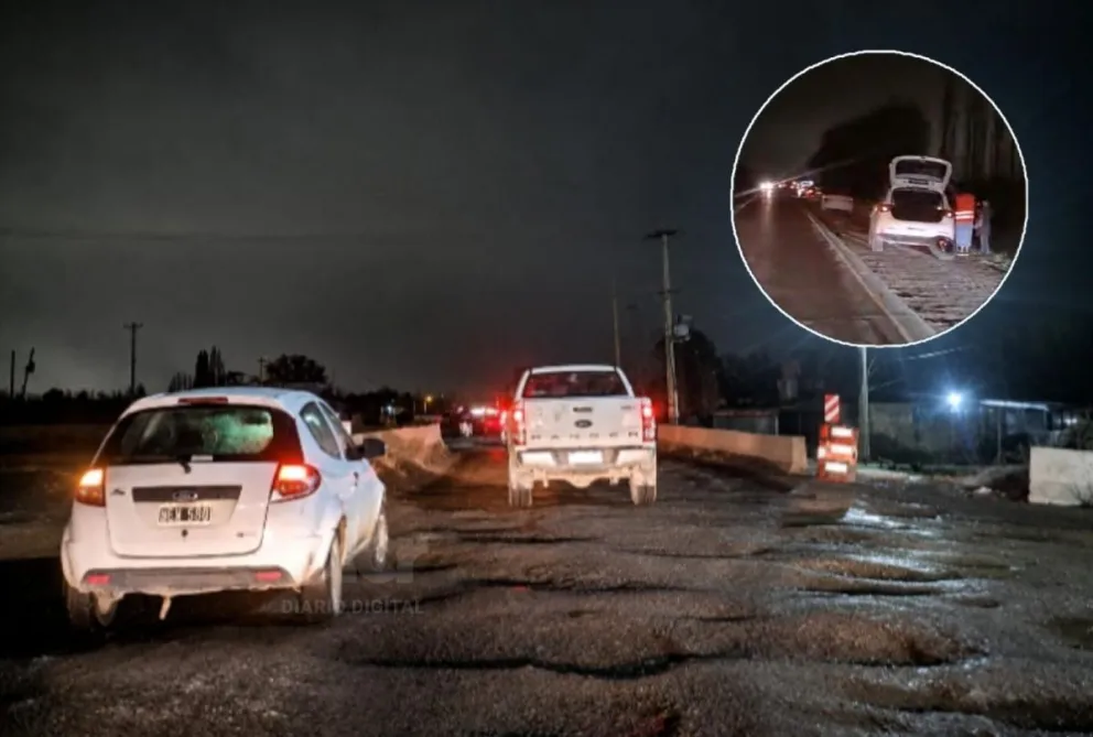 Varios automovilistas tuvieron que cambiar sobre la banquina de la Ruta 22 sus ruedas dañadas el sábado a la noche. Foto gentileza. 