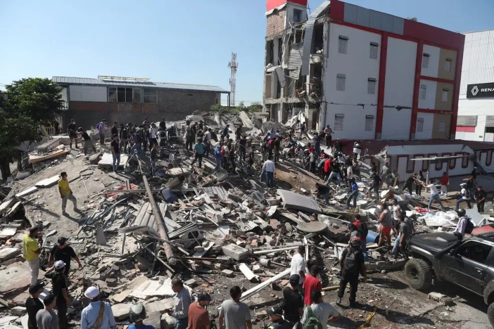 Hay al menos 111 muertos y más de 80 heridos.