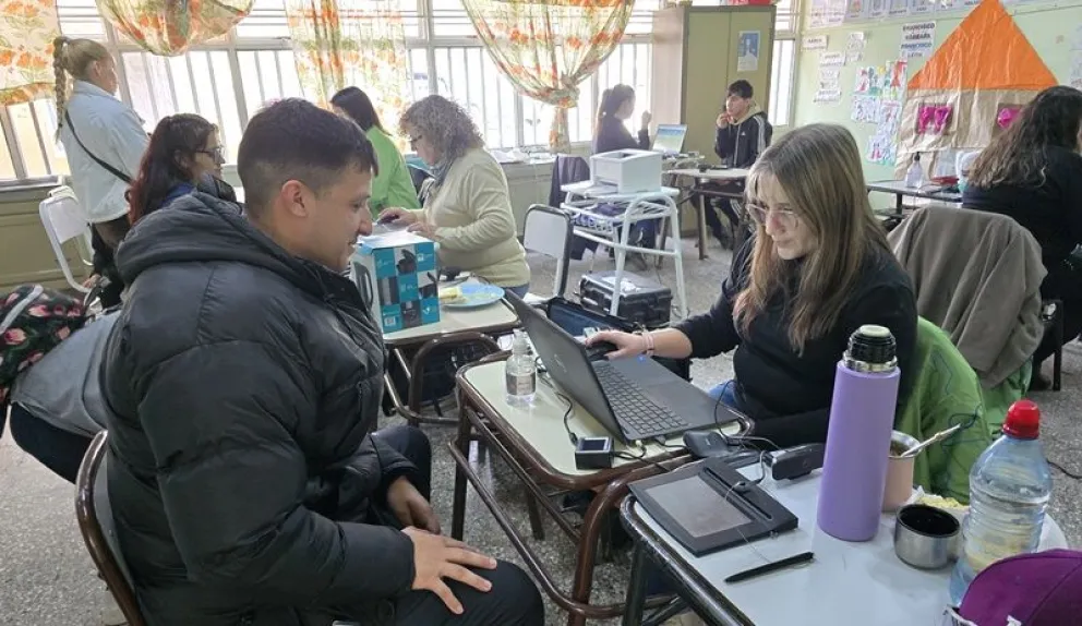 Por primera vez el Programa Cerca estuvo en Regina para atender a vecinos de la ciudad y de localidades cercanas. Foto: gentileza