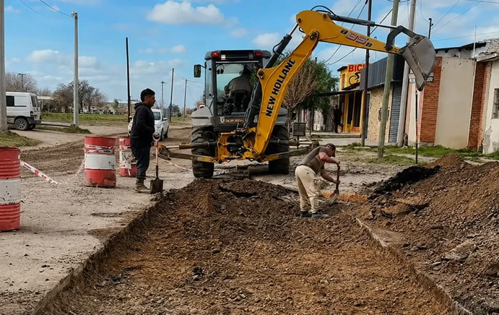Esta semana comenzó la reconstrucción del badén en la intersección de la calle 9 de Julio y Aimé Painé. Foto: gentileza