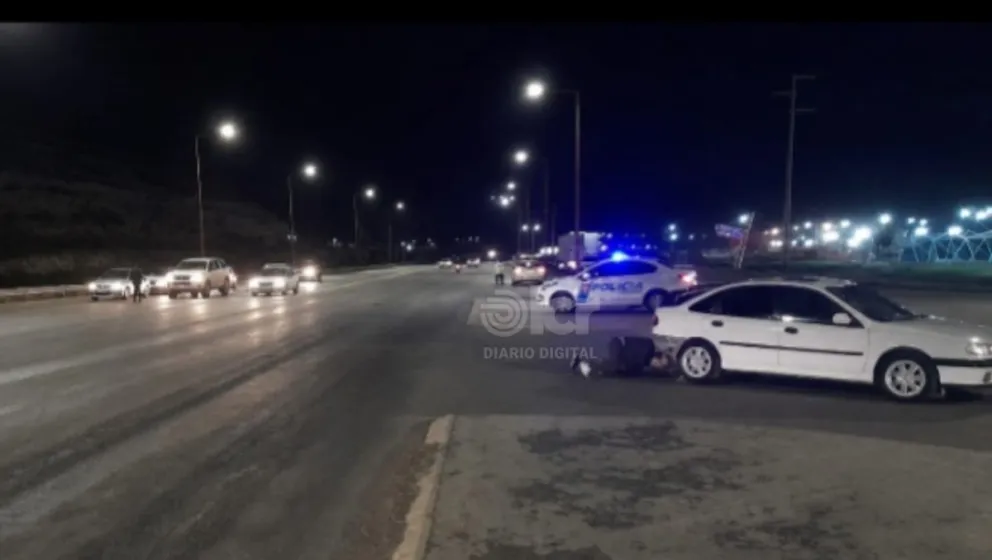 Previo al choque entre el Toyota y el Renault, ambos rodados circulaban por Ruta 22 en direcciones contrarias. Foto gentileza.