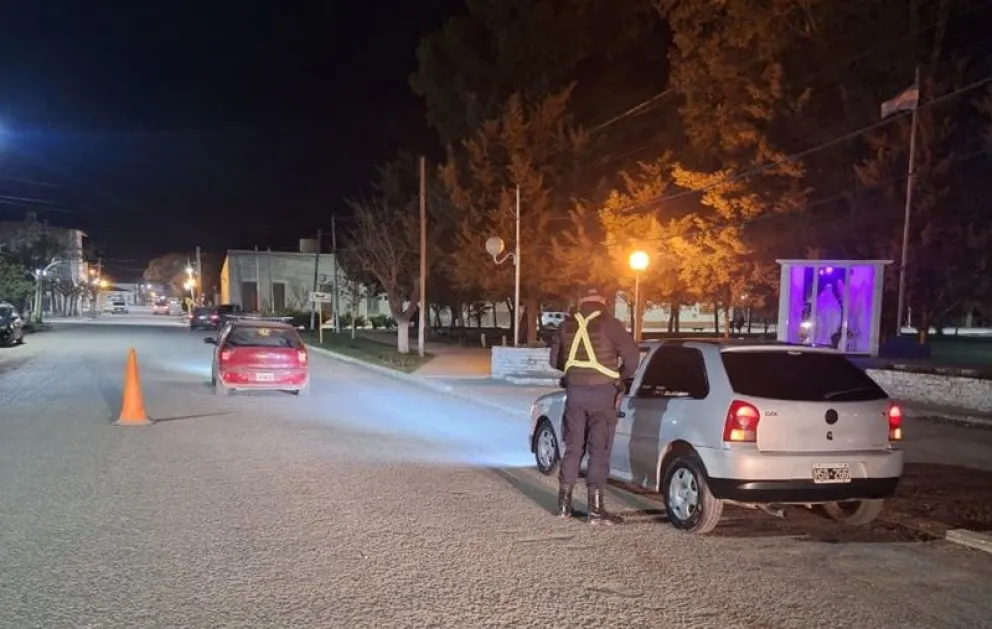 En la noche del jueves se realizaron los operativos de control que finalizaron con la retención de motos con escapes libres. Fotos: gentileza