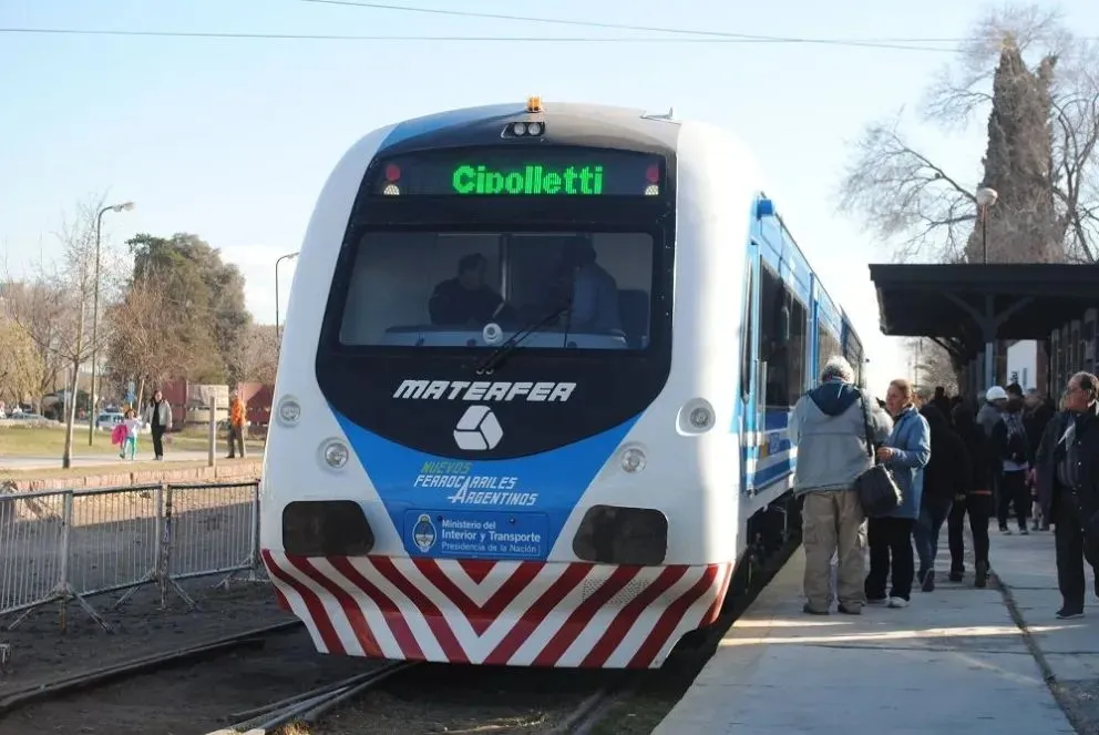 La legisladora Lorena Matzen, presidenta de la comisión mixta, celebró la inminente reactivación del servicio ferroviario entre Cipolletti y Roca. (Foto: web)