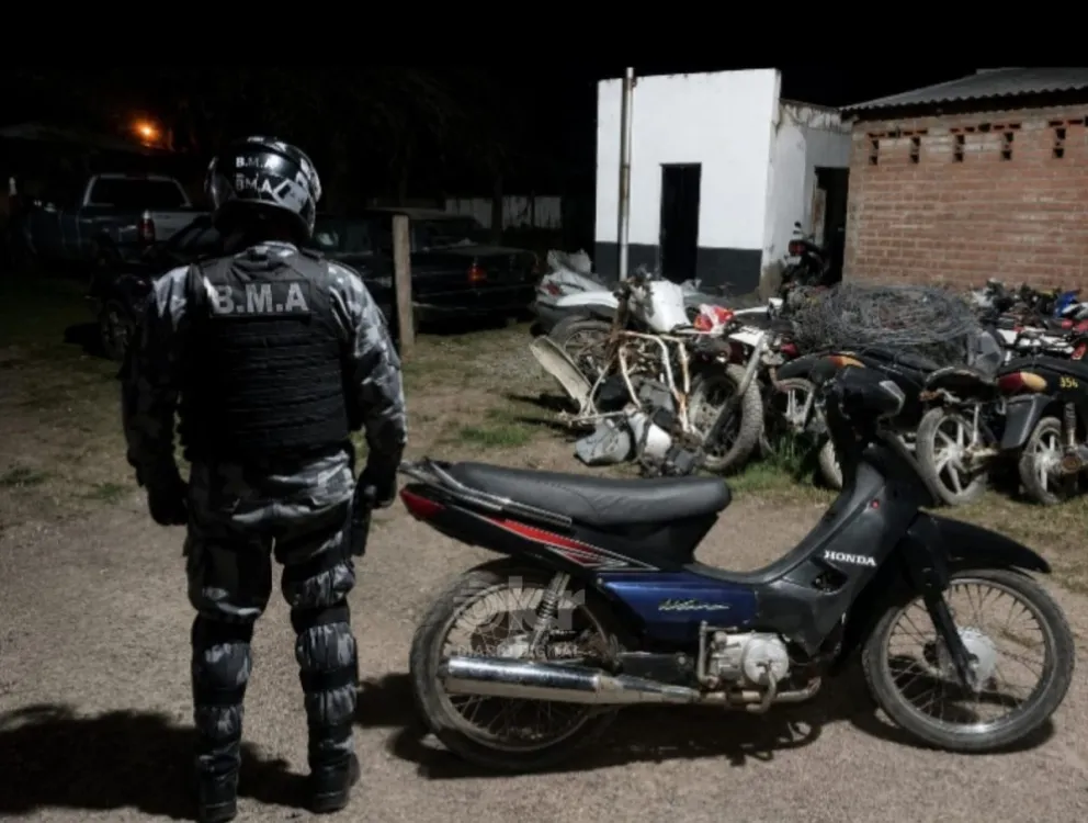 La moto Honda tenía pedido de secuestro por robo desde mediados de marzo de este año. Foto Policía RN.
