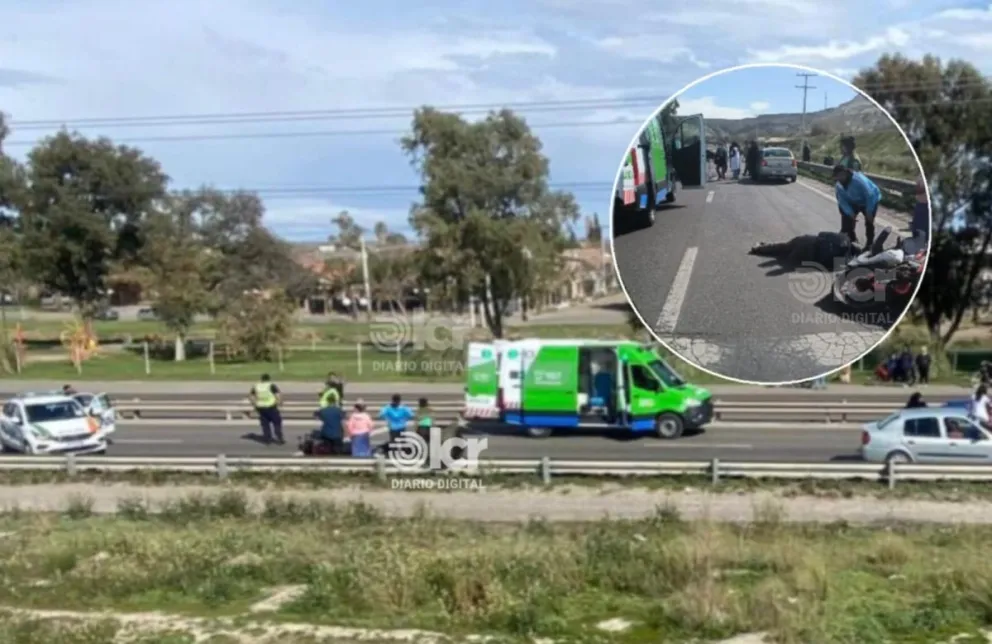 El accidente ocurrió entre la Shell y calle Pioneros. La policía sigue trabajando en el lugar. Foto gentileza. 