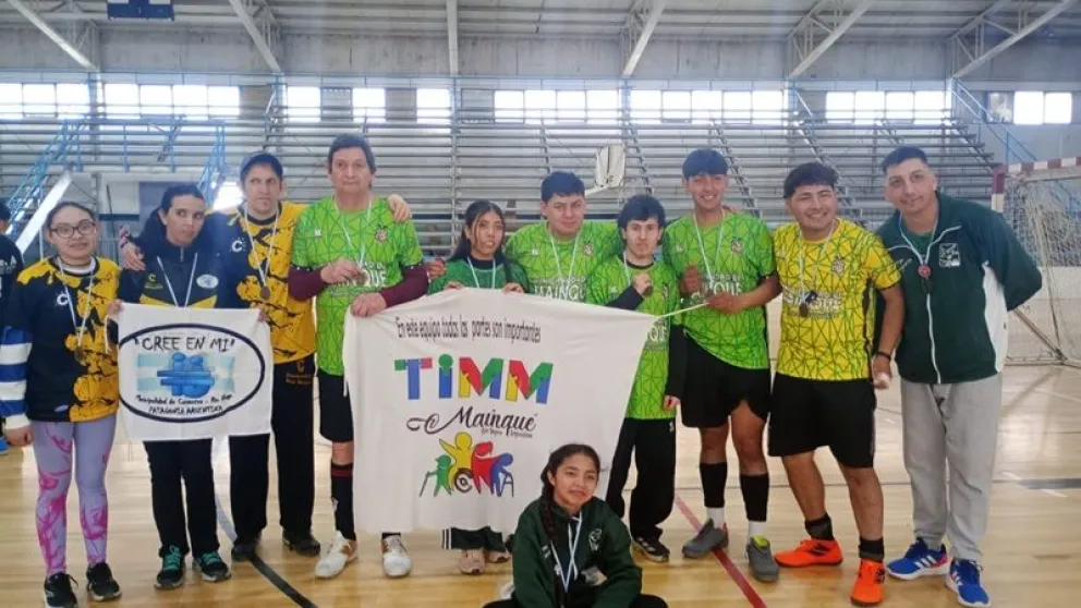 El equipo de Mainqué y Cervantes se consagró campeón de la Liga de Fútbol 5 de Río Negro. Foto: gentileza