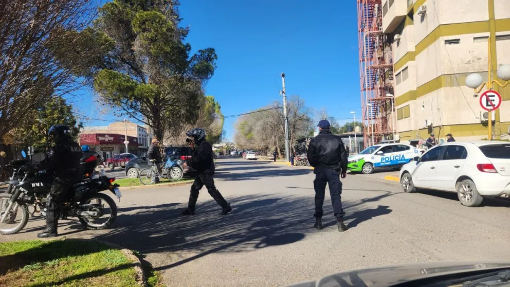 El violento reclamo comenzó minutos después de las 10. Para destrabar el tenso momento, finalmente se derivó a su mamá. Foto archivo.