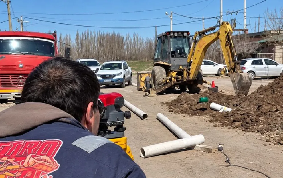 Esta semana se puso en marcha el plan de obras para ampliar la red de cloacas que permitirá a 140 familias tener el servicio. Foto: gentileza