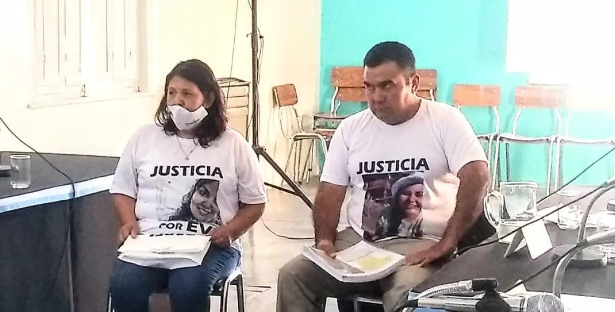 Los padres de Evelyn Alarcon mantuvieron varias reuniones para lograr el anuncio de hoy. Foto archivo.