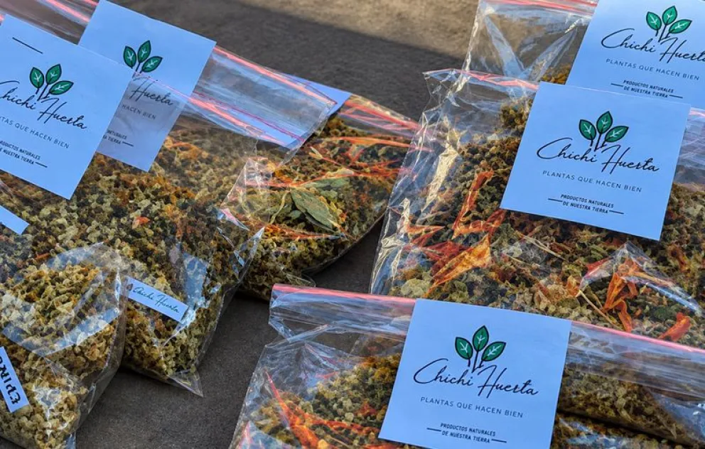 Los kits de semillas de verduras están a disposición para que vecinos de Chichinales cultiven sus huertas familiares. Foto: gentileza