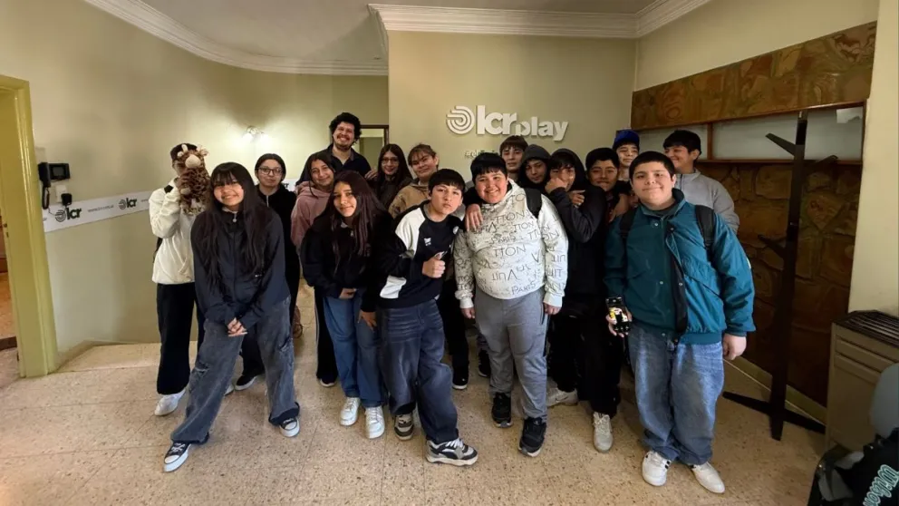 Dos cursos de primer año participaron de la visita a LCR. Foto: LCR 