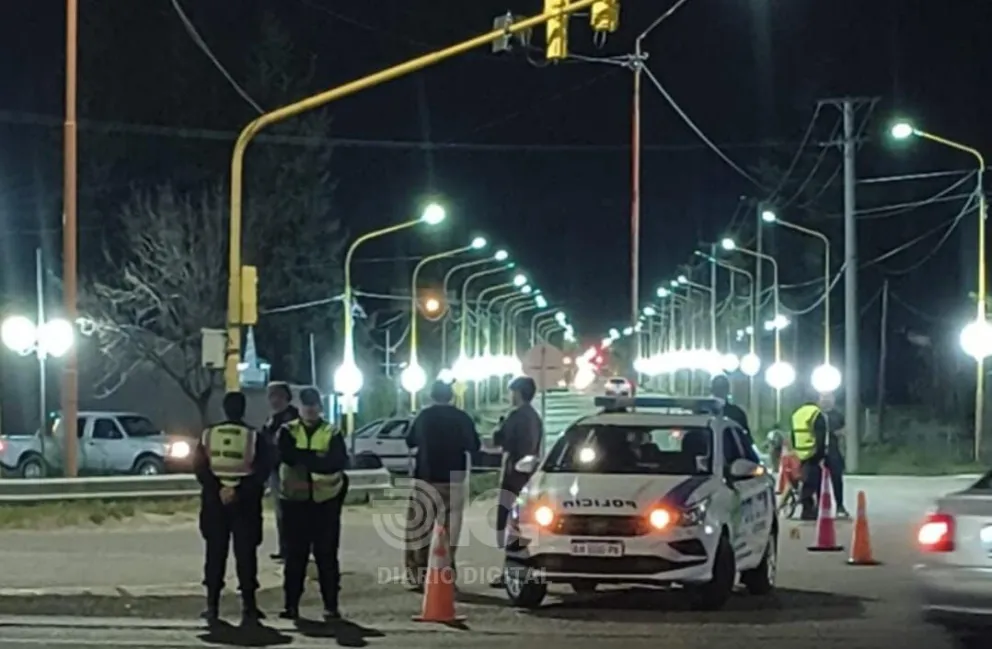 El primero de los dos choques de ayer se produjo en colectora sur y calle Pioneros. Foto gentileza.