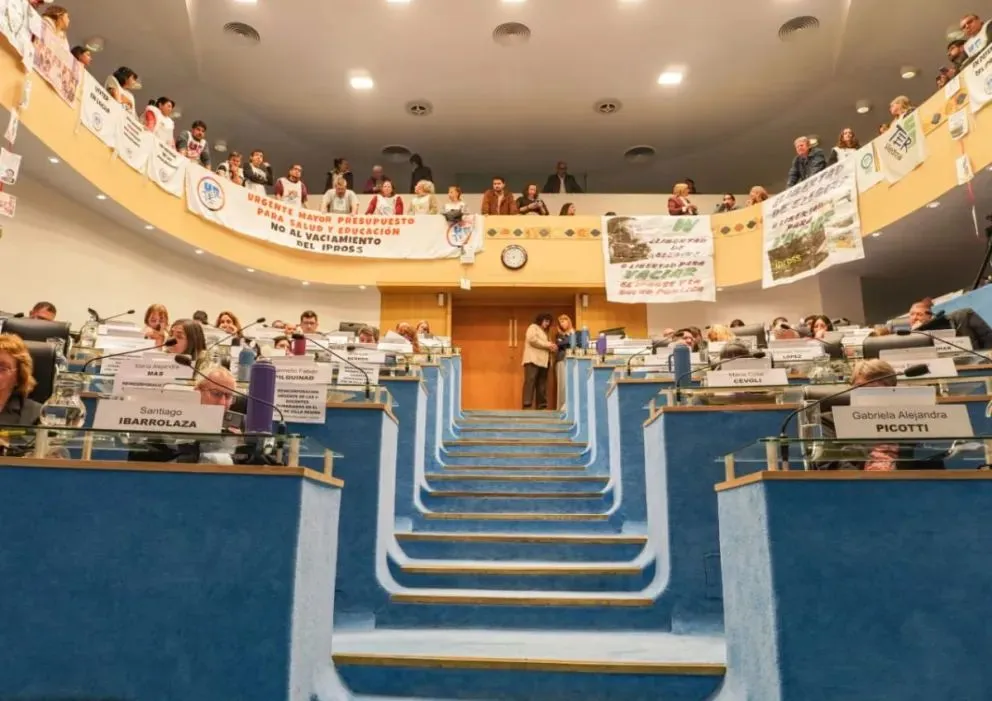 La medida alcanza tanto a empleados activos como a pasivos. Foto: Vanesa Schwemmler para NoticiasNet.