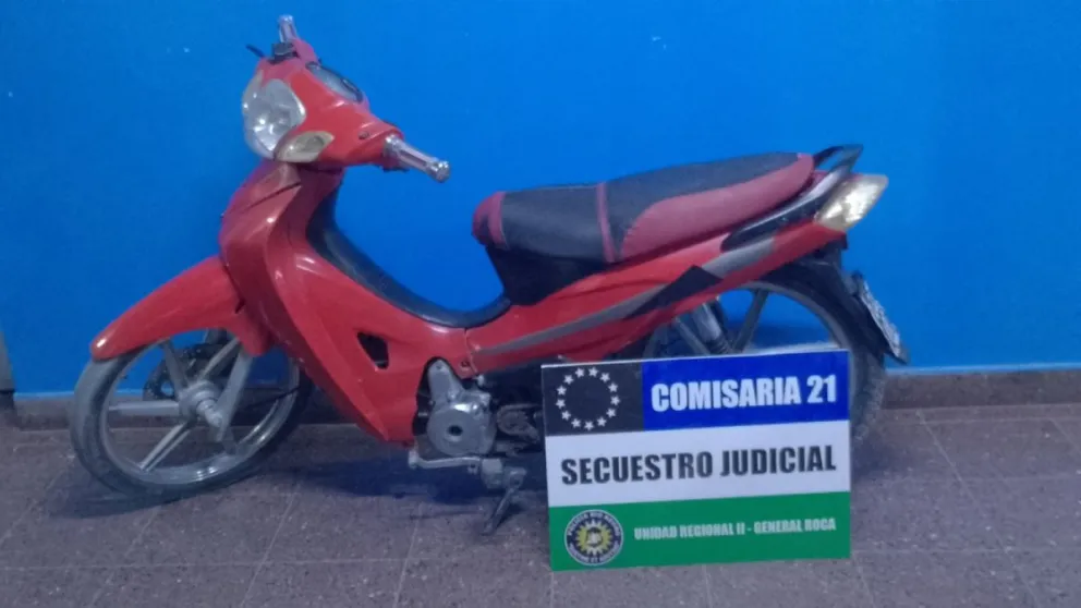 La Mondial de 110 cc fue recuperada esta madrugada. Foto Policía RN.