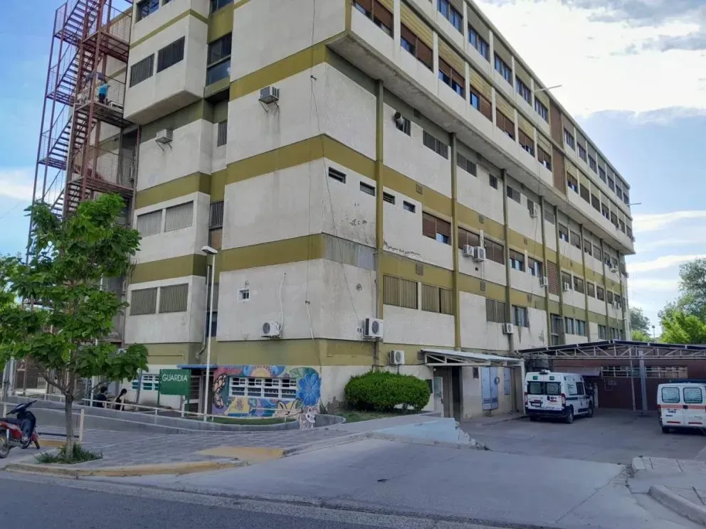 El director Pablo Suárez destacó la tecnología de última generación que suma el hospital para cirugías más precisas y seguras. Foto archivo