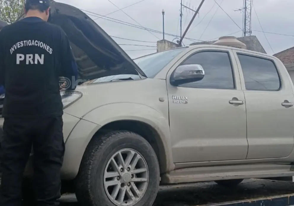 Por el robo de US$ 200 mil y $45 millones, se secuestró una camioneta, celulares y dólares. Foto gentileza.