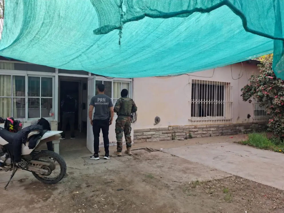 Las amenazas con arma de fuego que derivó en los allanamientos se produjeron a mediados de la semana pasada. Foto Policía RN.